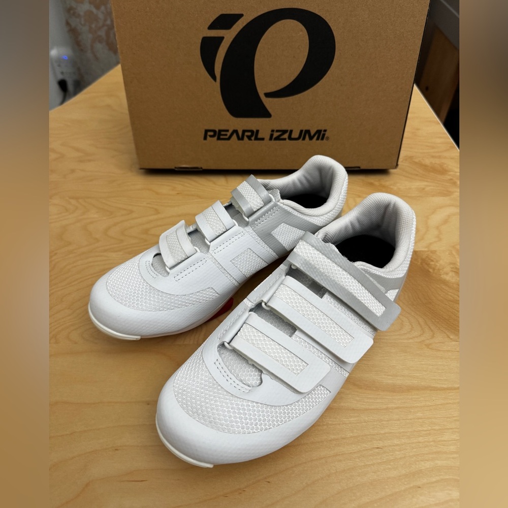 Pearl Izumi Cycling Shoes - women’s 8